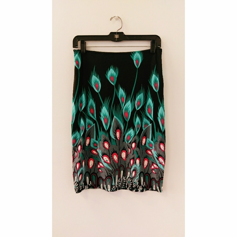 Size L fits size 8 Peacock stretch pencil skirt